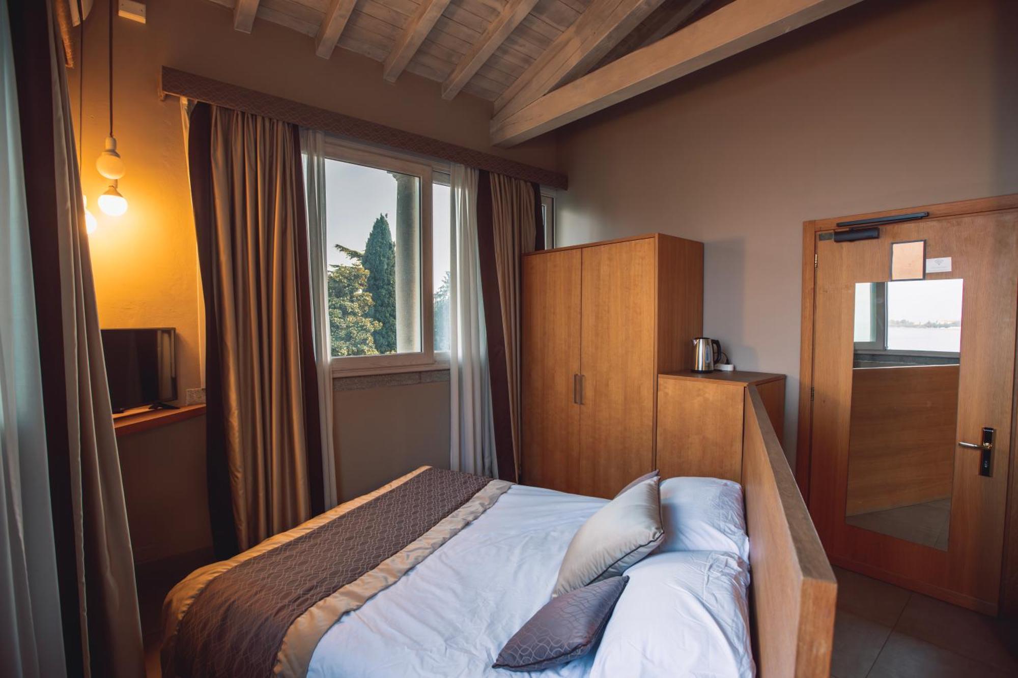Hotel Villa Maria Au Lac - Estella Hotels Italia ตอสโกลาโน มาแดร์โน ภายนอก รูปภาพ